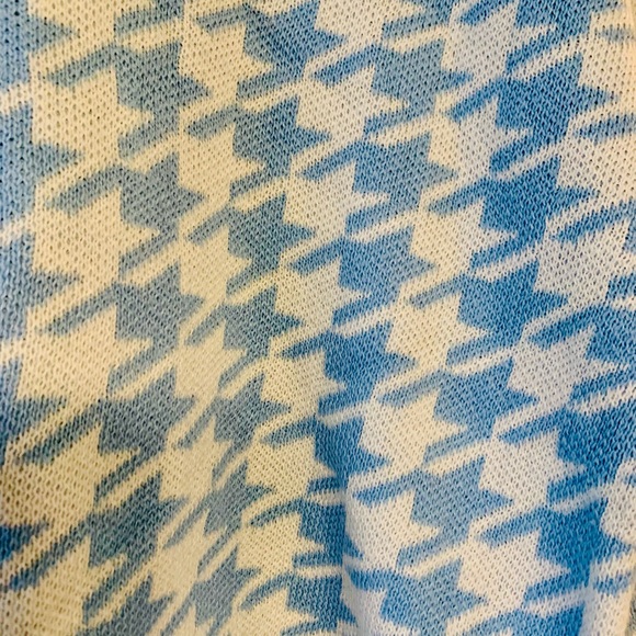 H&M  Blue &White Houndstooth cropped Sweater to mock turtleneck - Picture 5 of 9